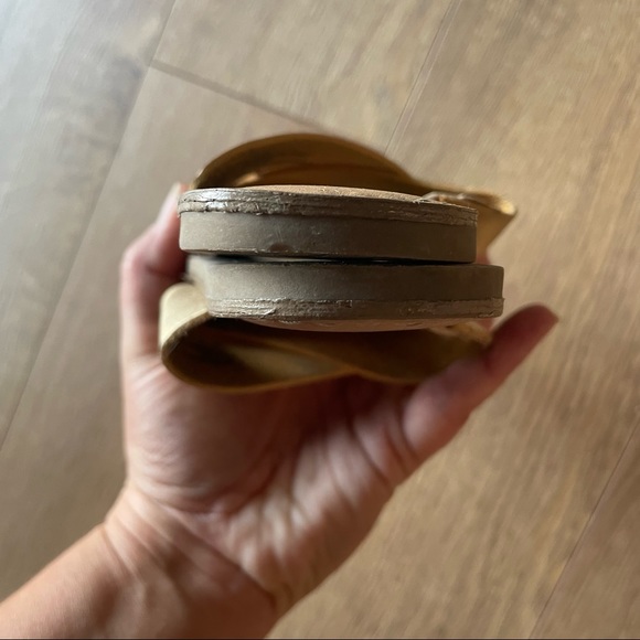 Kids Girls Cat & Jack gold metallic slide sandals size 13/1 - Picture 4 of 5